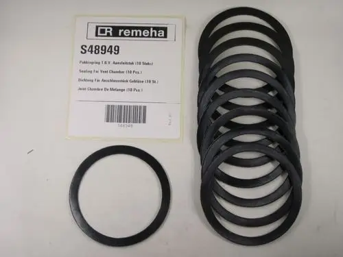 Dichtungsringe in schwarz, passend für Remeha Ventilkammer. Zehn Stück Verpackung, auf rechteckigem Karton mit Artikelnummer und mehrsprachigen Beschreibungen.